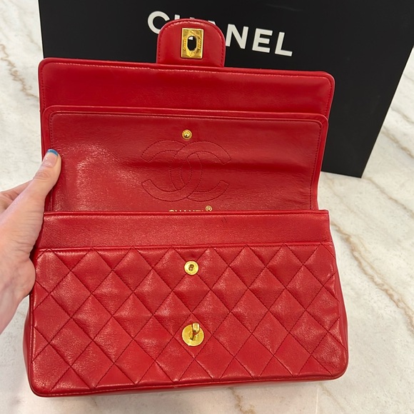 100% Authentic Chanel Vintage Medium Classic Double Flap Bag - Picture 11 of 17